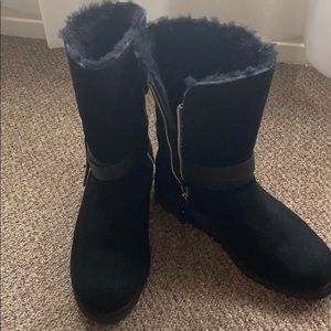 Size 8 black uggs